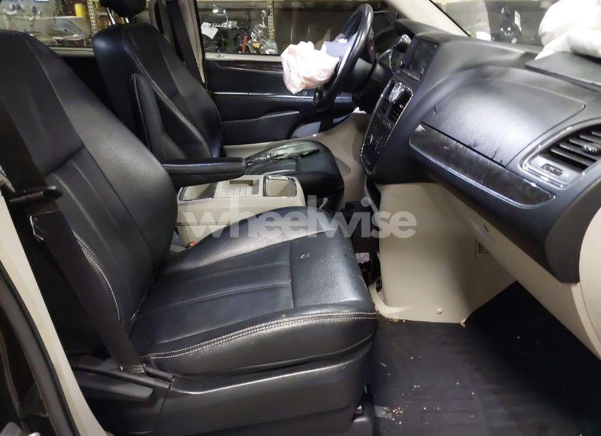 Photo 5 of 2014 Chrysler Town & COUNTRY TOURING (VIN 2C4RC1BG9ER409299)