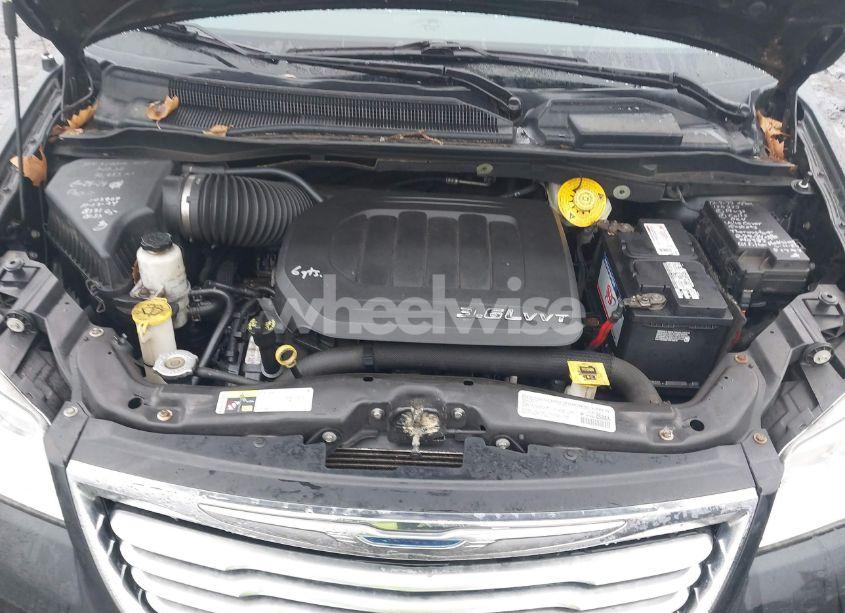 Photo 10 of 2014 Chrysler Town & COUNTRY TOURING (VIN 2C4RC1BG9ER412641)