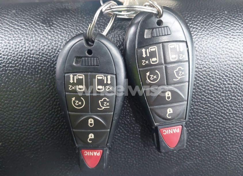 Photo 11 of 2014 Chrysler Town & COUNTRY TOURING (VIN 2C4RC1BG9ER412641)