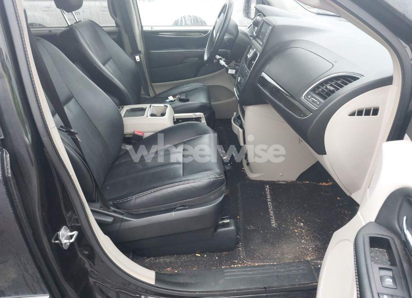 Photo 5 of 2014 Chrysler Town & COUNTRY TOURING (VIN 2C4RC1BG9ER412641)