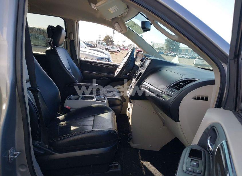 Photo 5 of 2014 Chrysler Town & COUNTRY TOURING (VIN 2C4RC1BG9ER435563)