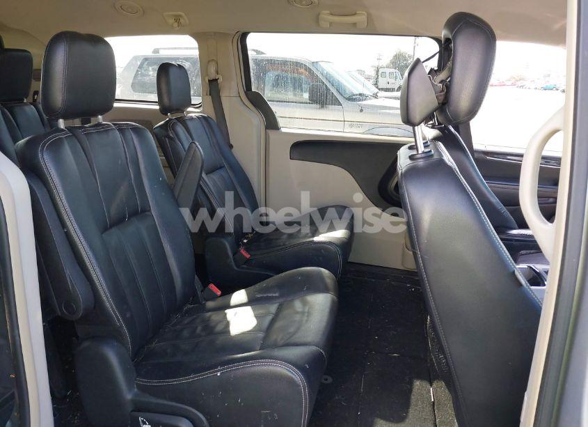 Photo 8 of 2014 Chrysler Town & COUNTRY TOURING (VIN 2C4RC1BG9ER435563)