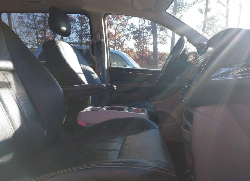 Photo 5 of 2014 Chrysler Town & COUNTRY TOURING (VIN 2C4RC1BG9ER437524)