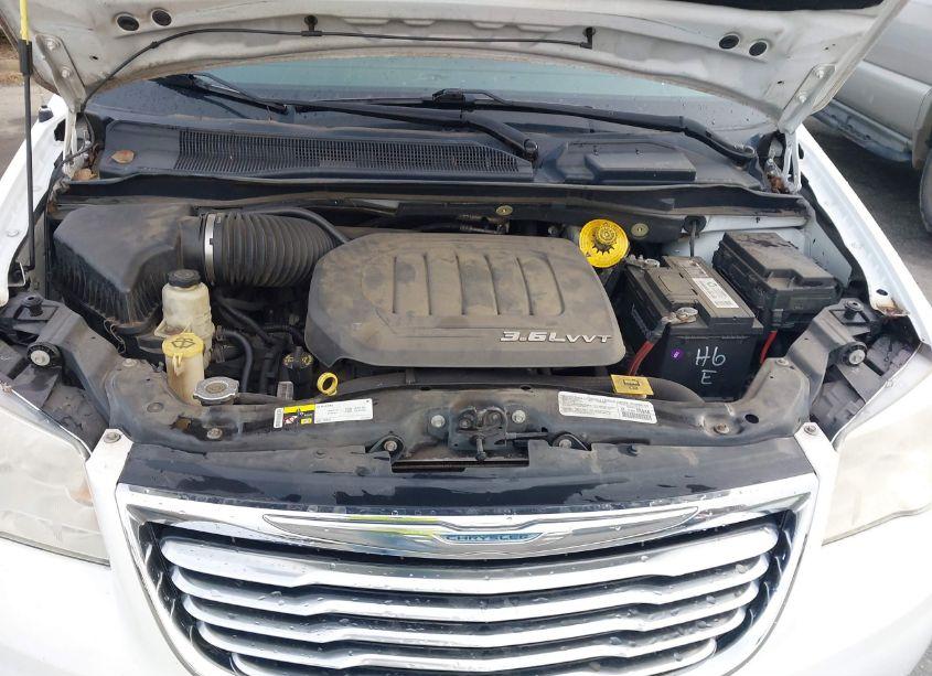 Photo 10 of 2014 Chrysler Town & COUNTRY TOURING (VIN 2C4RC1BG9ER444814)