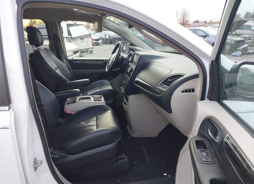 Photo 5 of 2014 Chrysler Town & COUNTRY TOURING (VIN 2C4RC1BG9ER444814)