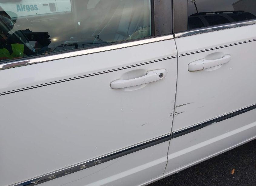 Photo 6 of 2014 Chrysler Town & COUNTRY TOURING (VIN 2C4RC1BG9ER444814)