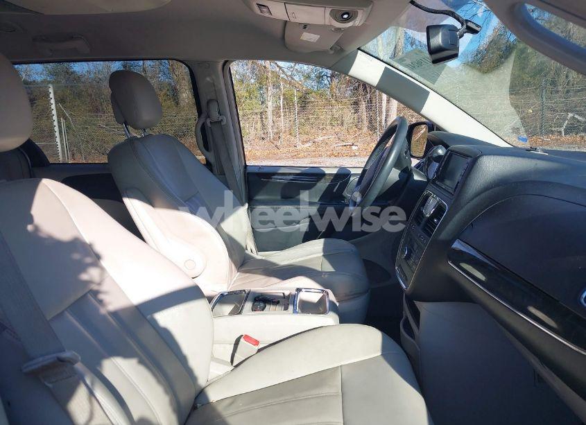 Photo 5 of 2014 Chrysler Town & COUNTRY TOURING (VIN 2C4RC1BG9ER447244)