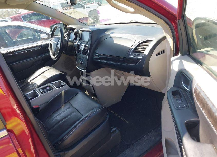 Photo 5 of 2014 Chrysler Town & COUNTRY TOURING (VIN 2C4RC1BG9ER464741)