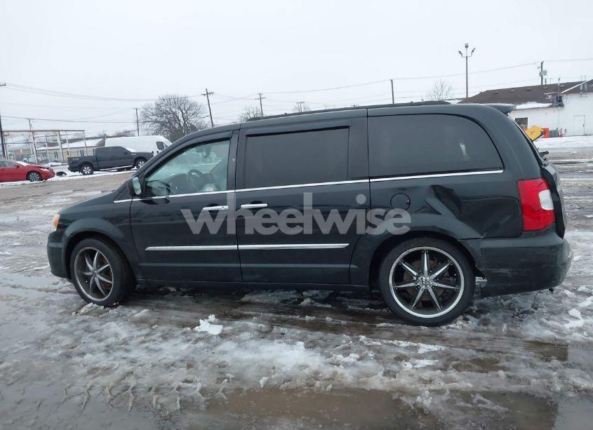 Photo 13 of 2015 Chrysler Town & COUNTRY TOURING (VIN 2C4RC1BG9FR521781)