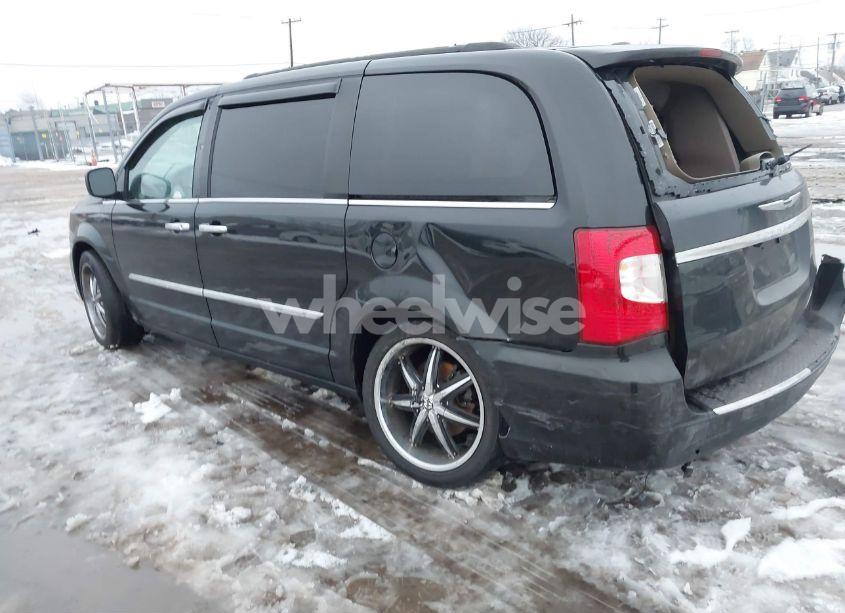 Photo 3 of 2015 Chrysler Town & COUNTRY TOURING (VIN 2C4RC1BG9FR521781)