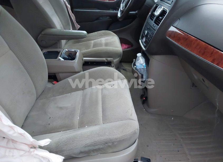 Photo 5 of 2015 Chrysler Town & COUNTRY TOURING (VIN 2C4RC1BG9FR521781)