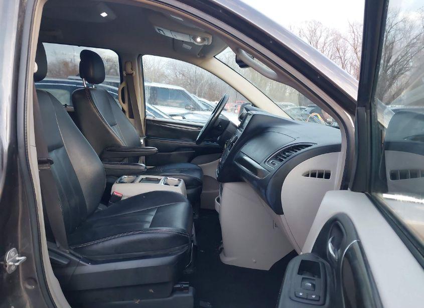 Photo 5 of 2015 Chrysler Town & COUNTRY TOURING (VIN 2C4RC1BG9FR539617)