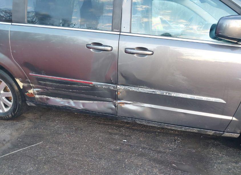 Photo 6 of 2015 Chrysler Town & COUNTRY TOURING (VIN 2C4RC1BG9FR539617)