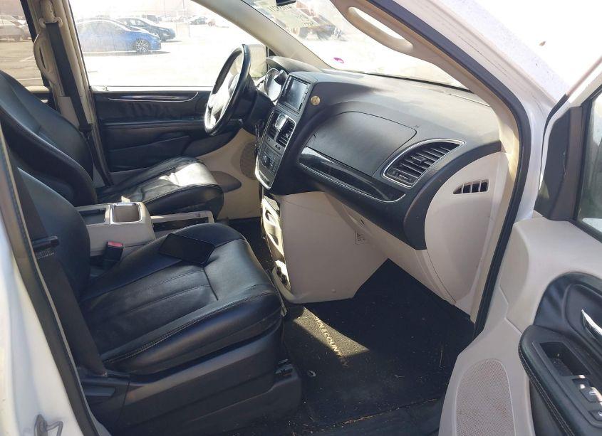 Photo 5 of 2015 Chrysler Town & COUNTRY TOURING (VIN 2C4RC1BG9FR552920)