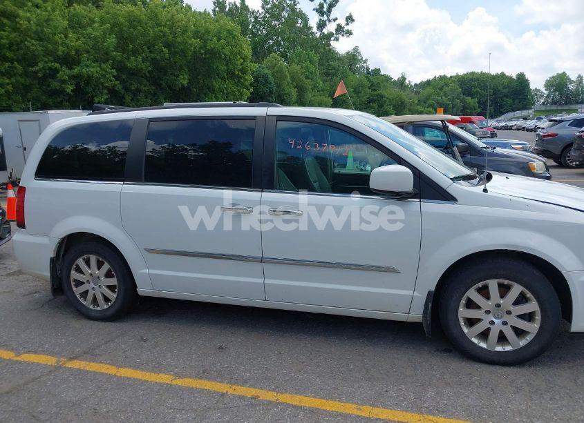 Photo 13 of 2015 Chrysler Town & COUNTRY TOURING (VIN 2C4RC1BG9FR562900)
