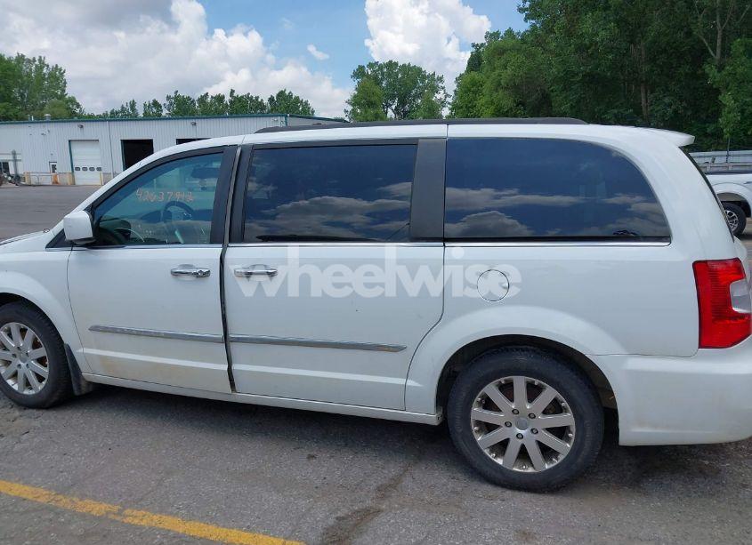 Photo 14 of 2015 Chrysler Town & COUNTRY TOURING (VIN 2C4RC1BG9FR562900)