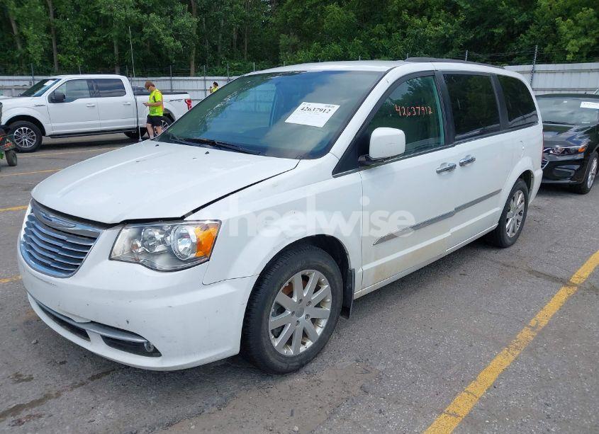 Photo 2 of 2015 Chrysler Town & COUNTRY TOURING (VIN 2C4RC1BG9FR562900)