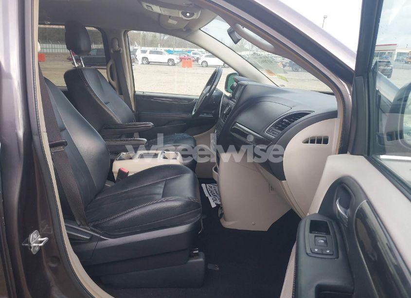 Photo 5 of 2015 Chrysler Town & COUNTRY TOURING (VIN 2C4RC1BG9FR577090)