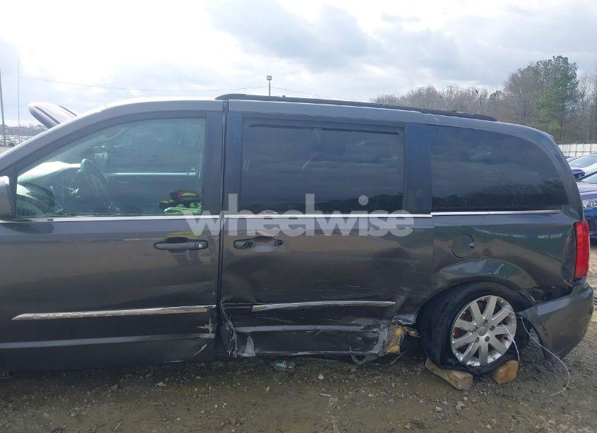 Photo 6 of 2015 Chrysler Town & COUNTRY TOURING (VIN 2C4RC1BG9FR577090)