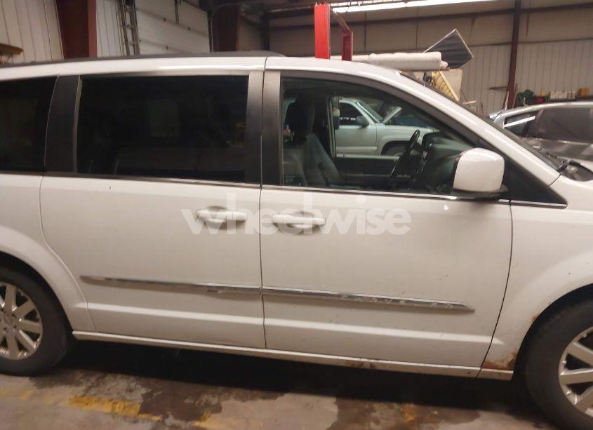 Photo 13 of 2015 Chrysler Town & COUNTRY TOURING (VIN 2C4RC1BG9FR583519)