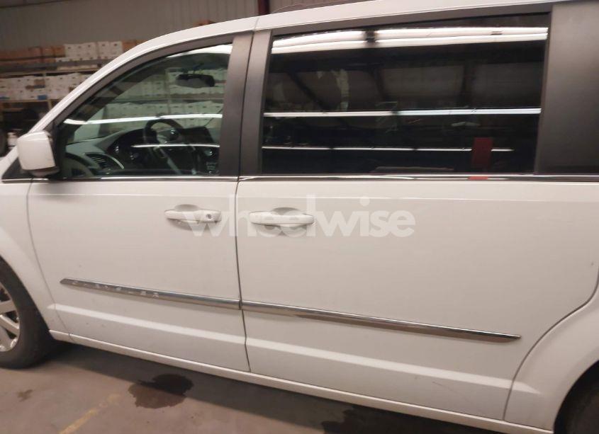 Photo 14 of 2015 Chrysler Town & COUNTRY TOURING (VIN 2C4RC1BG9FR583519)