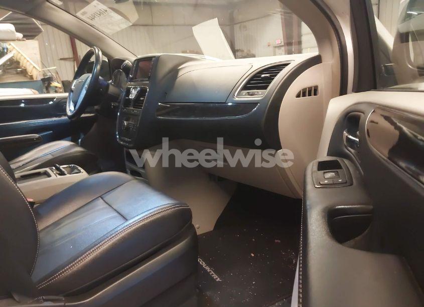 Photo 5 of 2015 Chrysler Town & COUNTRY TOURING (VIN 2C4RC1BG9FR583519)