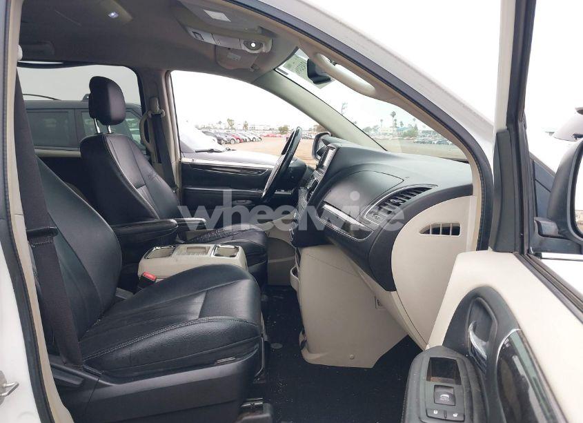 Photo 5 of 2015 Chrysler Town & COUNTRY TOURING (VIN 2C4RC1BG9FR594438)