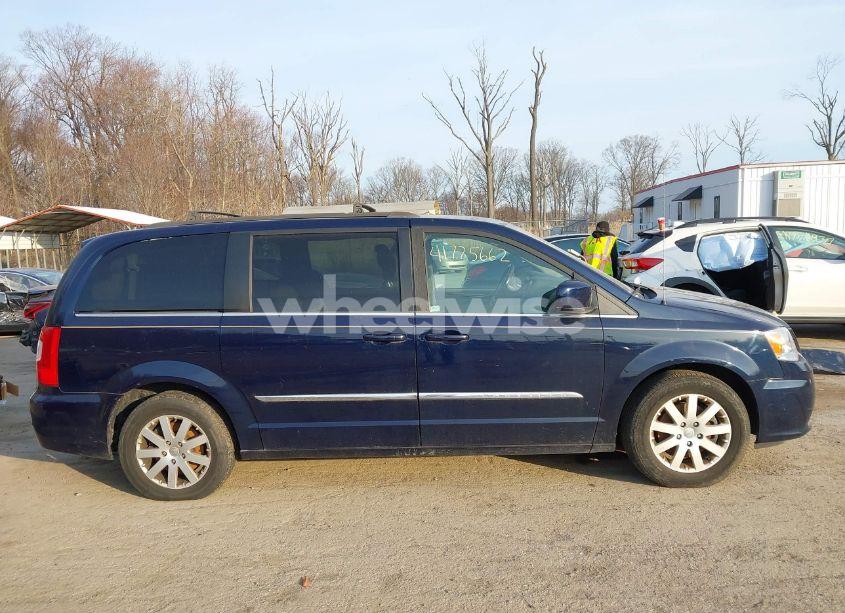 Photo 13 of 2015 Chrysler Town & COUNTRY TOURING (VIN 2C4RC1BG9FR595833)