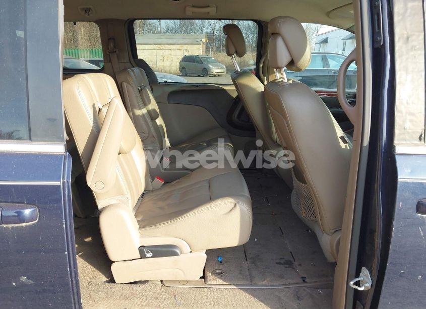 Photo 8 of 2015 Chrysler Town & COUNTRY TOURING (VIN 2C4RC1BG9FR595833)