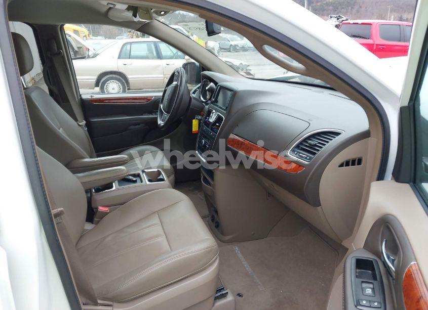 Photo 5 of 2015 Chrysler Town & COUNTRY TOURING (VIN 2C4RC1BG9FR629527)