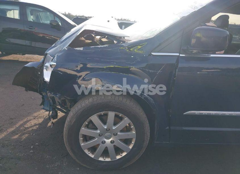 Photo 18 of 2015 Chrysler Town & COUNTRY TOURING (VIN 2C4RC1BG9FR711743)