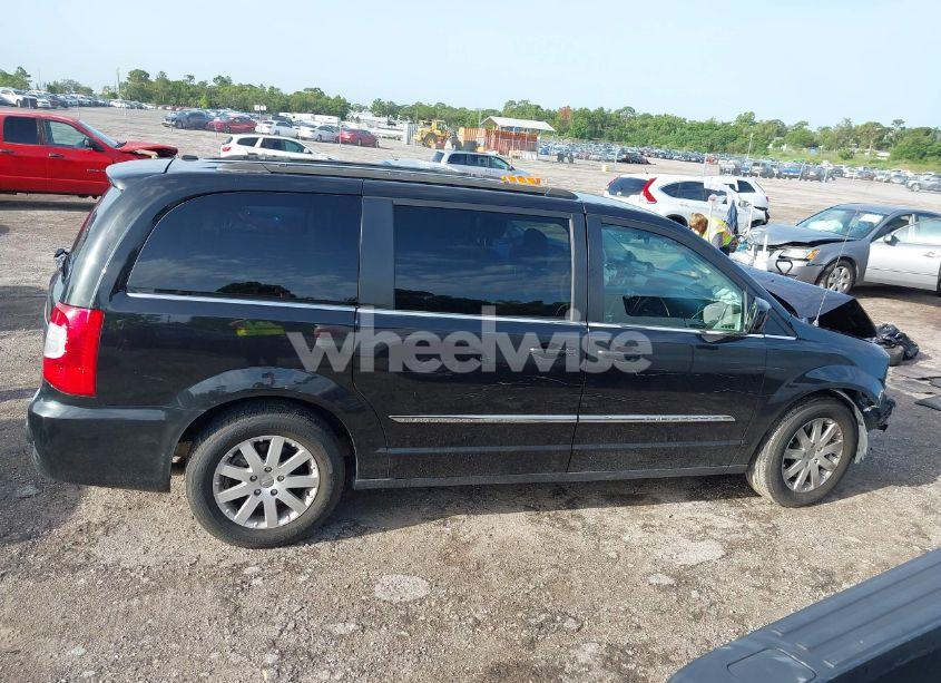 Photo 13 of 2015 Chrysler Town & COUNTRY TOURING (VIN 2C4RC1BG9FR715386)