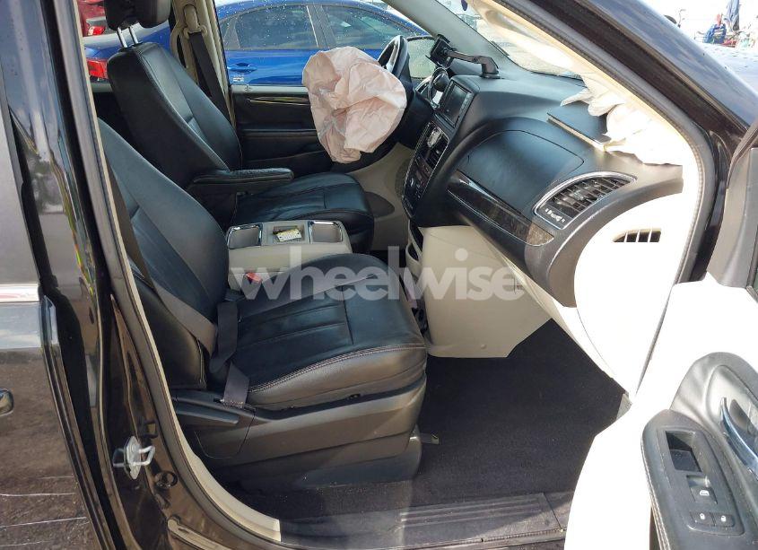 Photo 5 of 2015 Chrysler Town & COUNTRY TOURING (VIN 2C4RC1BG9FR715386)