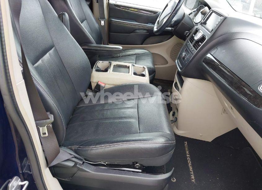 Photo 5 of 2015 Chrysler Town & COUNTRY TOURING (VIN 2C4RC1BG9FR740000)