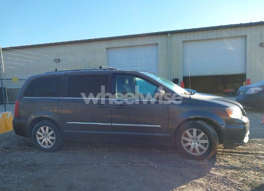 Photo 13 of 2016 Chrysler Town & COUNTRY TOURING (VIN 2C4RC1BG9GR118482)