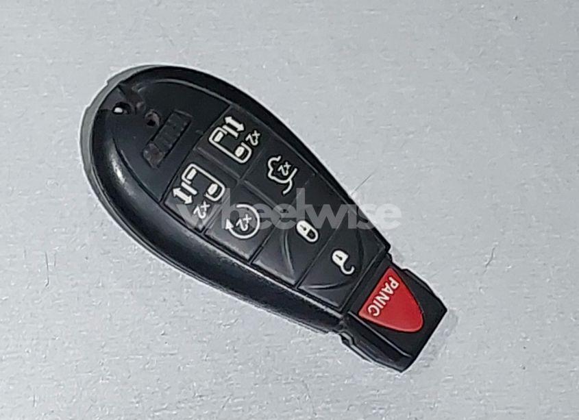 Photo 11 of 2016 Chrysler Town & COUNTRY TOURING (VIN 2C4RC1BG9GR120684)