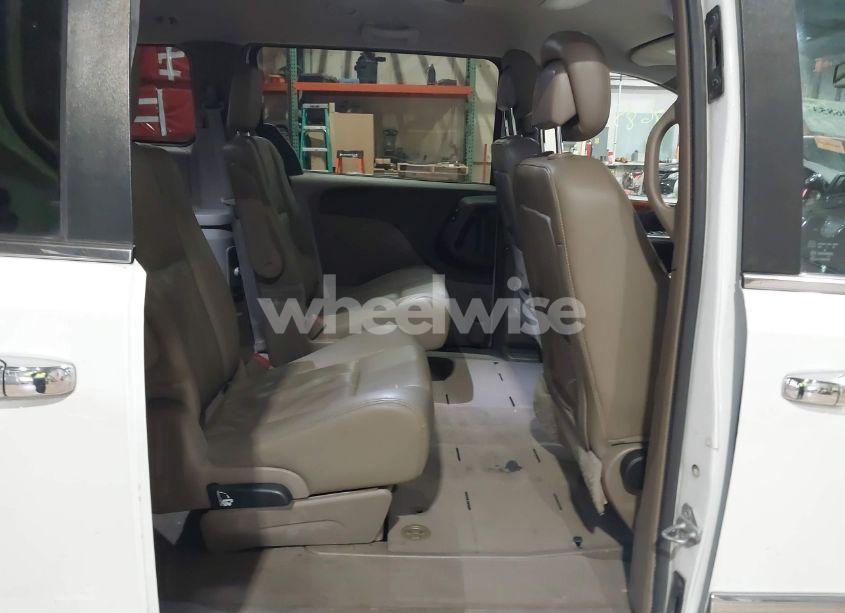 Photo 8 of 2016 Chrysler Town & COUNTRY TOURING (VIN 2C4RC1BG9GR120684)