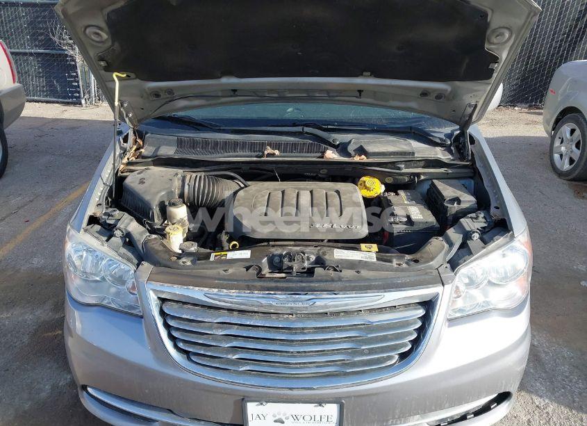 Photo 10 of 2016 Chrysler Town & COUNTRY TOURING (VIN 2C4RC1BG9GR157184)