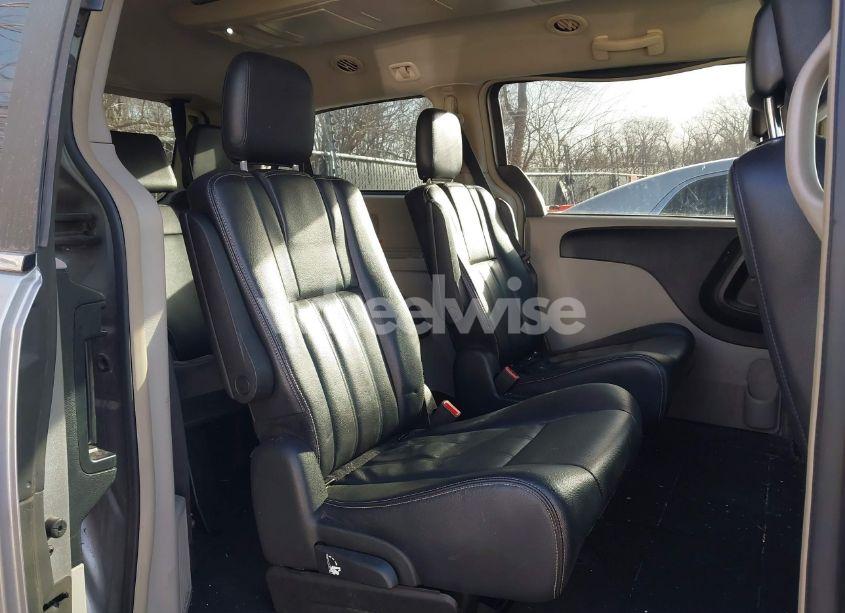 Photo 8 of 2016 Chrysler Town & COUNTRY TOURING (VIN 2C4RC1BG9GR157184)