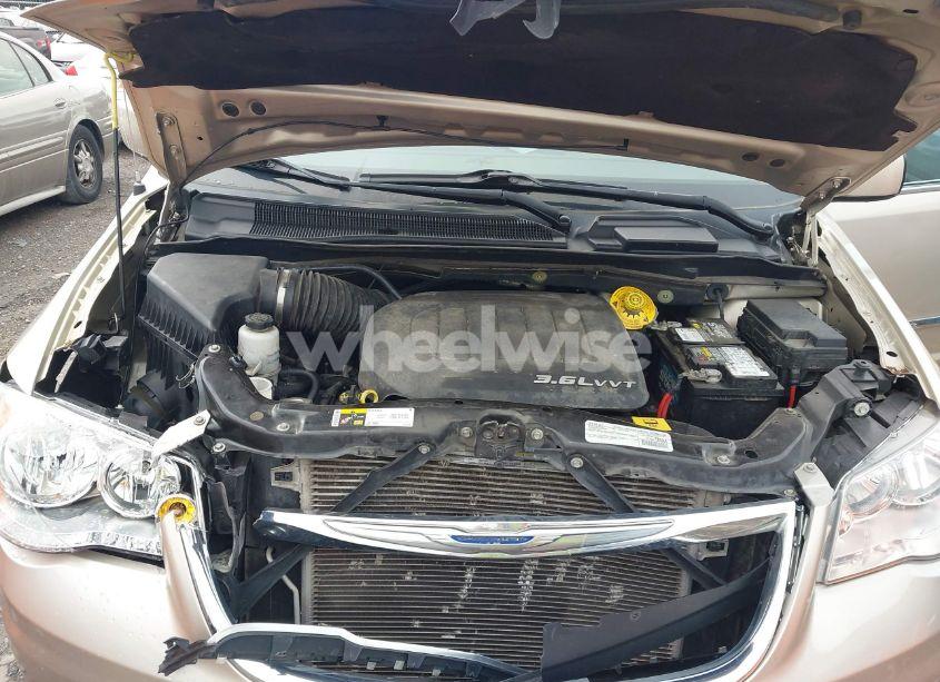 Photo 10 of 2016 Chrysler Town & COUNTRY TOURING (VIN 2C4RC1BG9GR164958)