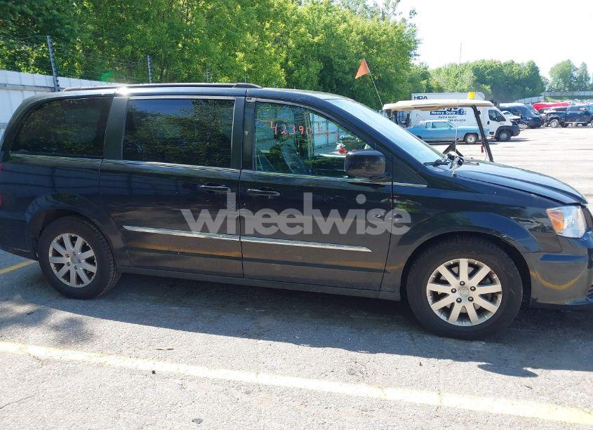 Photo 13 of 2016 Chrysler Town & COUNTRY TOURING (VIN 2C4RC1BG9GR165298)