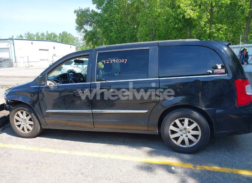 Photo 14 of 2016 Chrysler Town & COUNTRY TOURING (VIN 2C4RC1BG9GR165298)