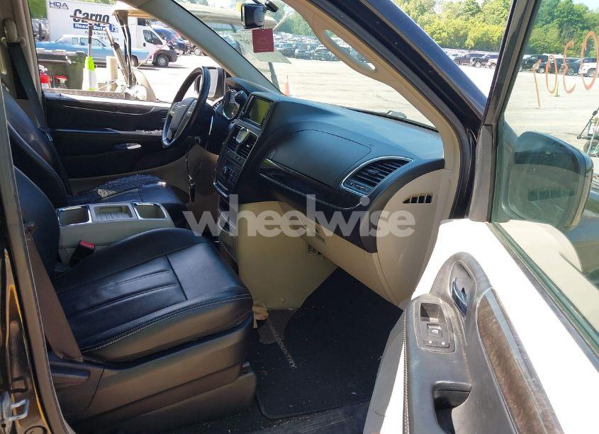 Photo 5 of 2016 Chrysler Town & COUNTRY TOURING (VIN 2C4RC1BG9GR165298)