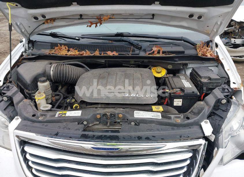 Photo 10 of 2016 Chrysler Town & COUNTRY TOURING (VIN 2C4RC1BG9GR212622)