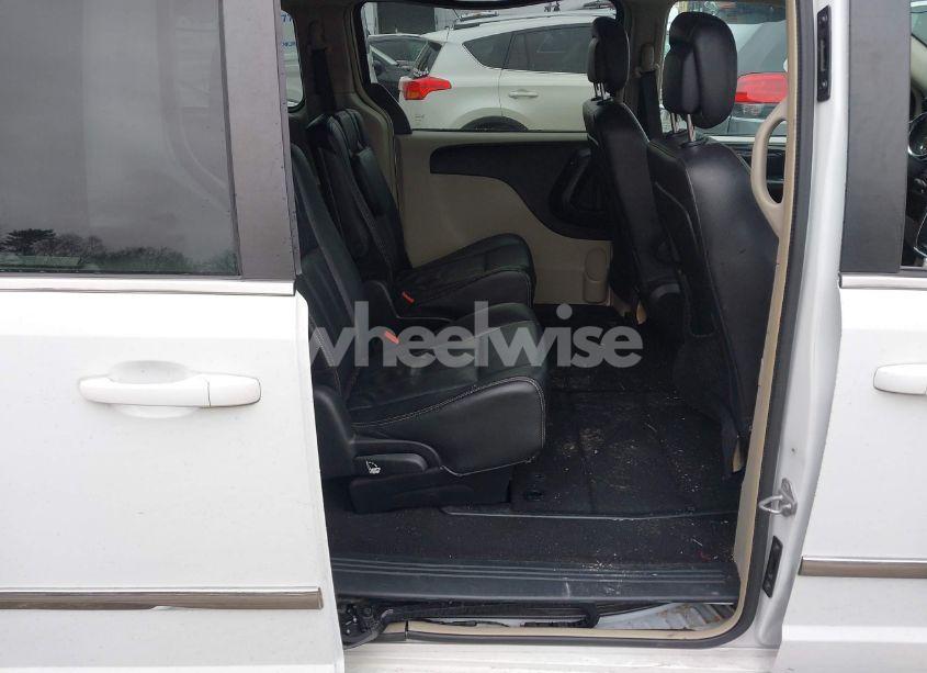 Photo 8 of 2016 Chrysler Town & COUNTRY TOURING (VIN 2C4RC1BG9GR212622)