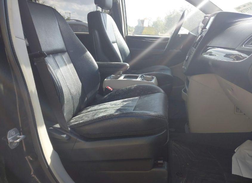 Photo 5 of 2016 Chrysler Town & COUNTRY TOURING (VIN 2C4RC1BG9GR213897)