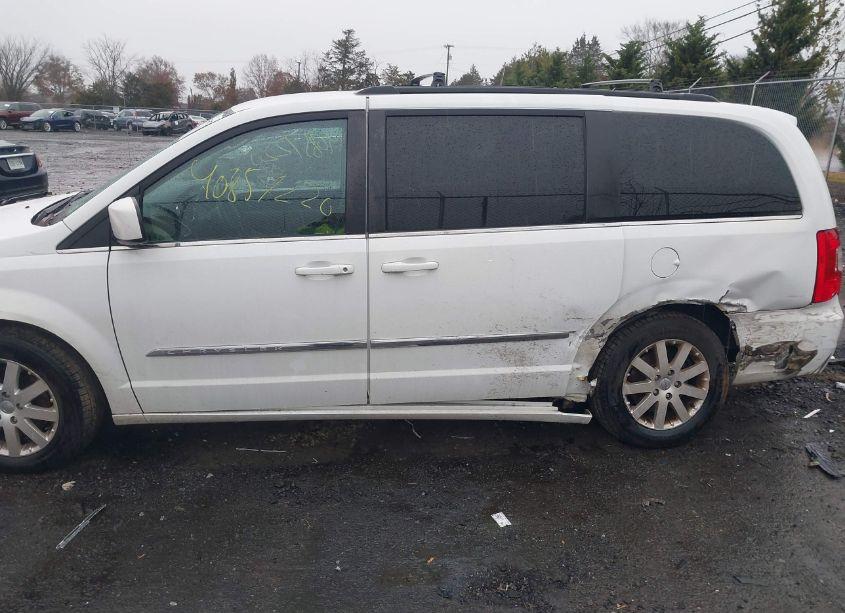 Photo 13 of 2016 Chrysler Town & COUNTRY TOURING (VIN 2C4RC1BG9GR281519)