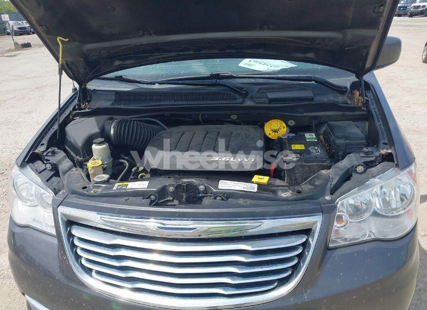 Photo 10 of 2016 Chrysler Town & COUNTRY TOURING (VIN 2C4RC1BG9GR286820)