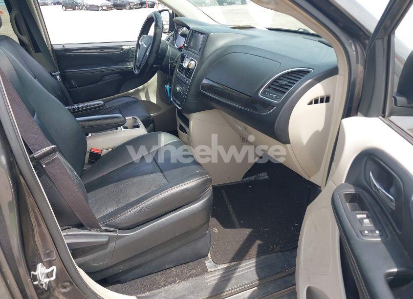 Photo 5 of 2016 Chrysler Town & COUNTRY TOURING (VIN 2C4RC1BG9GR286820)