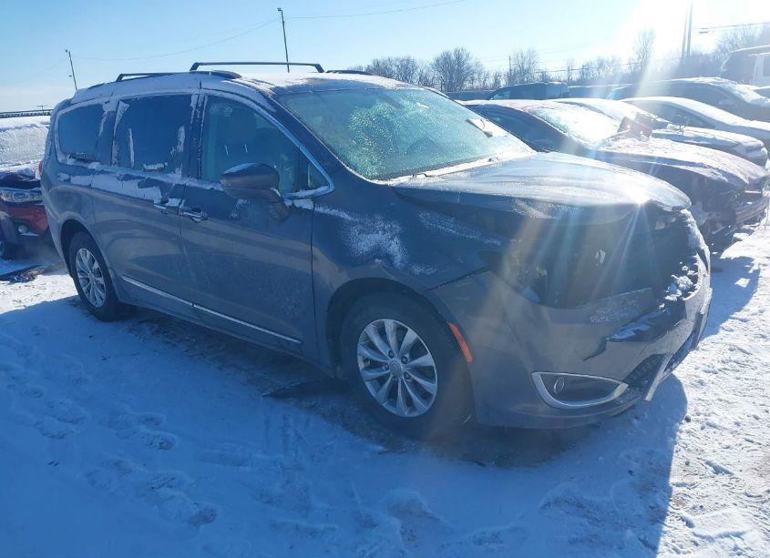 2017 Chrysler Pacifica (VIN 2C4RC1BG9HR503445) main photo